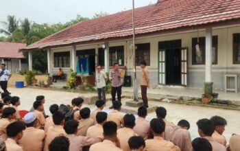 Bicara di Depan Ratusan Siswa SMAN 1 Halong, IPDA M. Fajar Saputra Ajak Pelajar Jadi Pelopor Anti-Bullying