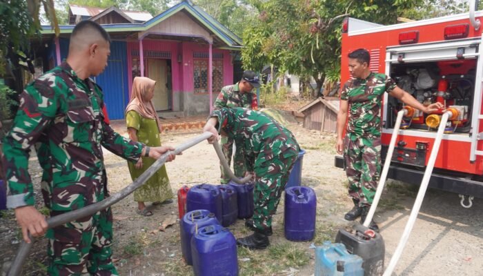 Kemarau Melanda, Kodim 1002/HST Salurkan Air Bersih untuk 297 KK di Muara Rintis