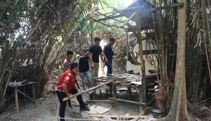 Kapolres HST Pimpin Penggerebekan Lokasi Diduga Jadi Sarang Narkoba di Pandawan