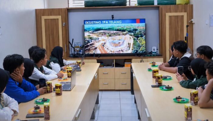 Tekan Persoalan Sampah, DLH HST Dorong Mahasiswa KKN Jadi Penggerak di Desa
