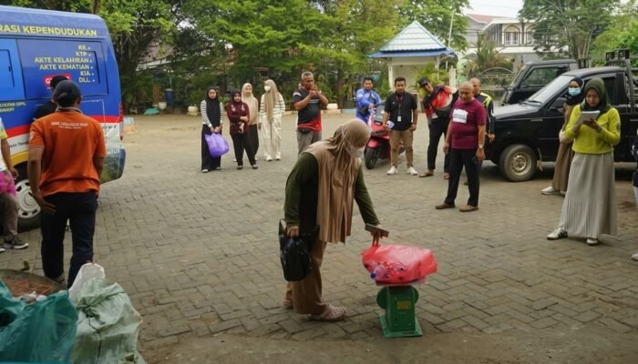 DLH HST Gerakkan Jumat Menabung Sampah, Dorong ASN Ubah Limbah Jadi Rupiah