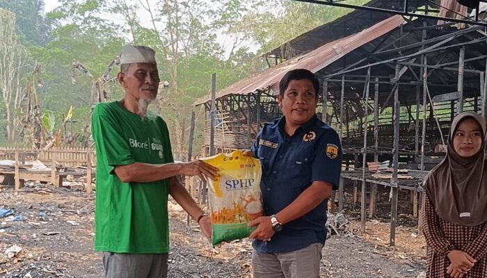 Yajid Fahmi Salurkan Bantuan untuk Korban Kebakaran Tiga Rumah di Jaranih