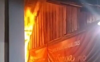 Kebakaran Rumah di Tabudarat Hulu HST, Lalu Lintas Jalur Provinsi Sempat Lumpuh
